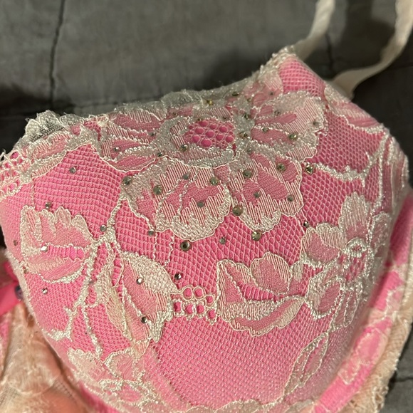 Victoria’s Secret 32DDD lace and crystals underwire bra. Body by Victoria - Picture 3 of 5